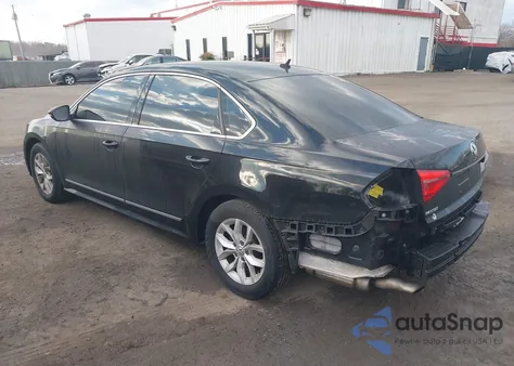 2016 Volkswagen Passat 1.8T S z USA, uszkodzony, nr VIN 1VWAT7A36GC031112